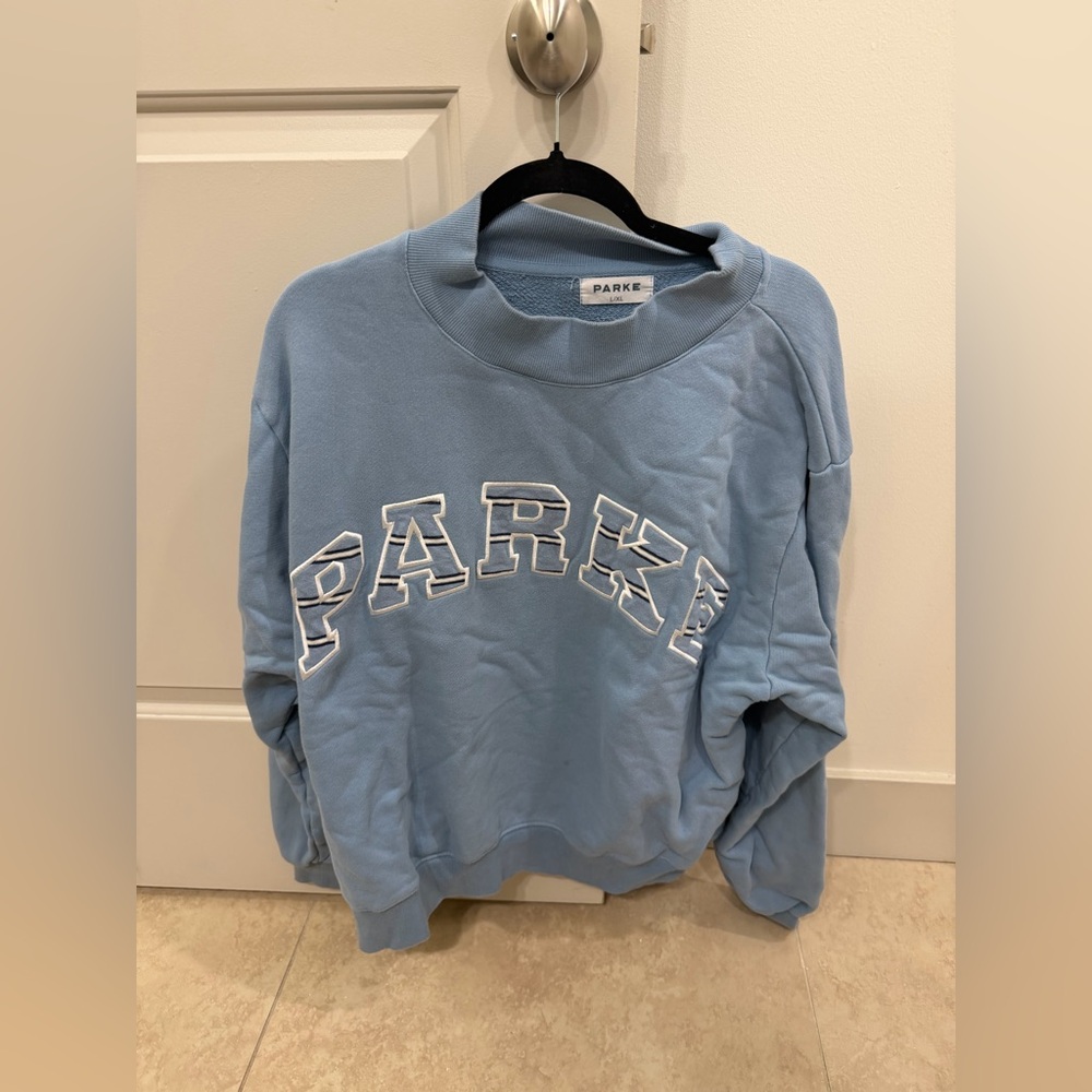 Parke L/XL Blue Maggie And Emma Collab Mockneck Sweatshirt. 💙⚡️